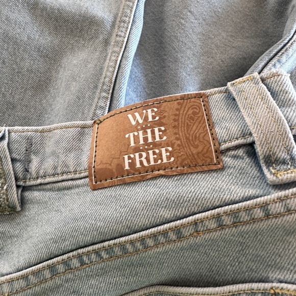 NWT FREE PEOPLE x Care FP A New Day Mid Rise Straight Leg Jean In ISLA Blue